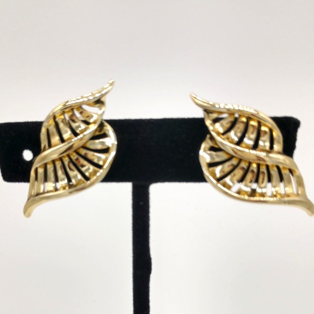 Vintage Gold Tone Clip On Earrings
